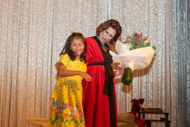 Beth Goulart com a neta, Maria Luiza