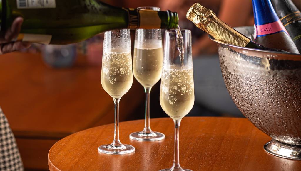 Bares oferecem mimos e promoções no Dia da Mulher, saiba onde aproveitar