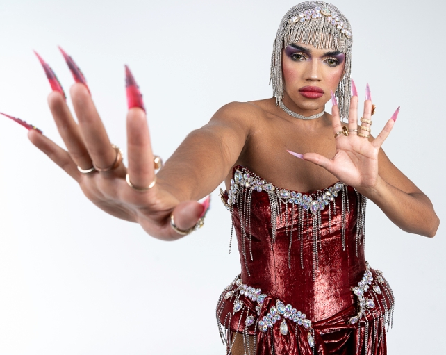 Exposição sobre arte drag no Fórum do Campo Lacaniano Rio