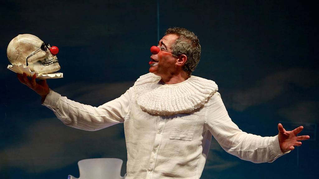 Parlapatões procuram lado trágico da comédia na peça A Cabeça de Yorick