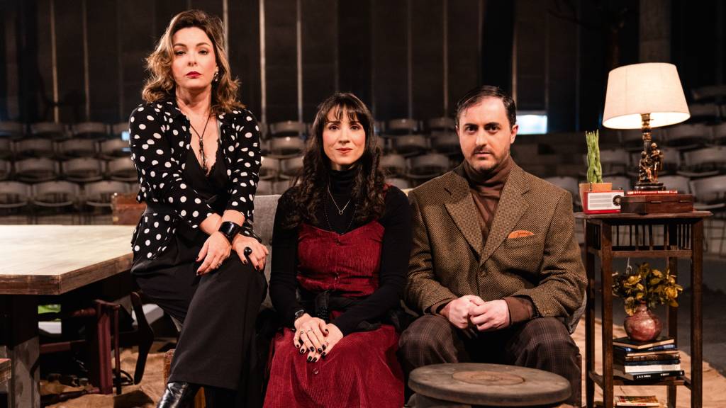 Regiane Alves vive conflitos familiares no espetáculo Nosso Irmão