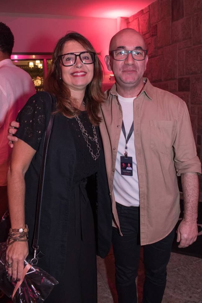 Simone Ckless e Carlos Miguez