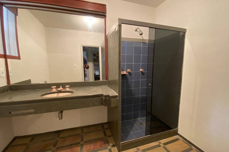 Apartamento de Renato Russo: são três quartos em espaço amplo e nobre em Ipanema Apartamento de Renato Russo: são três quartos em espaço amplo e nobre em Ipanema