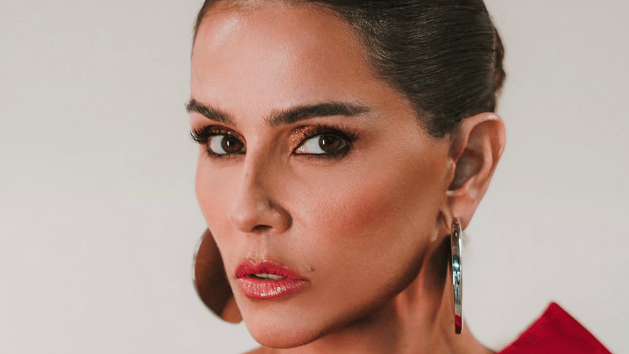 Deborah Secco usa células-tronco no rosto para suavizar envelhecimento