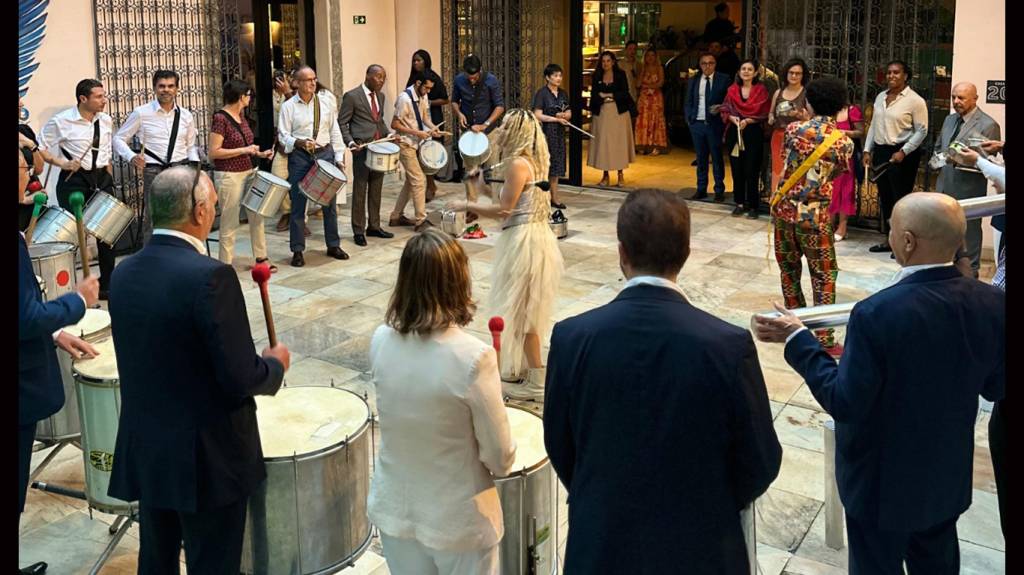 Em encontro trimestral, cônsules de 30 países formam o bloco “CarnaConsul”