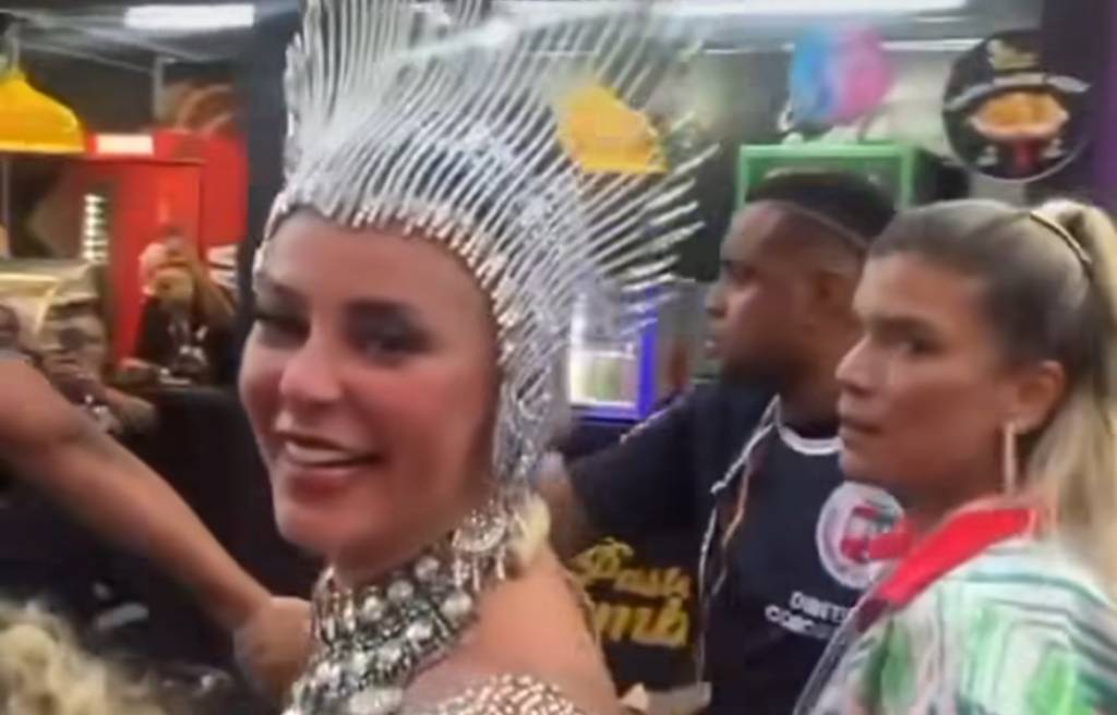 A pergunta indiscreta que Paolla OIiveira precisou responder na Sapucaí