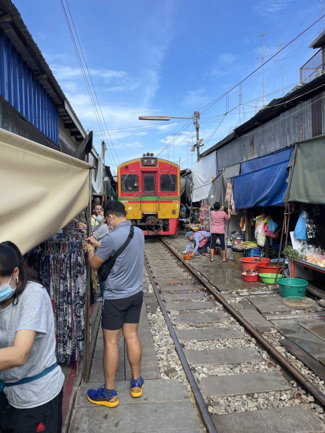 IMG_1514 Maeklong Railway Market é uma das atrações diferentes próximas de Bangkok