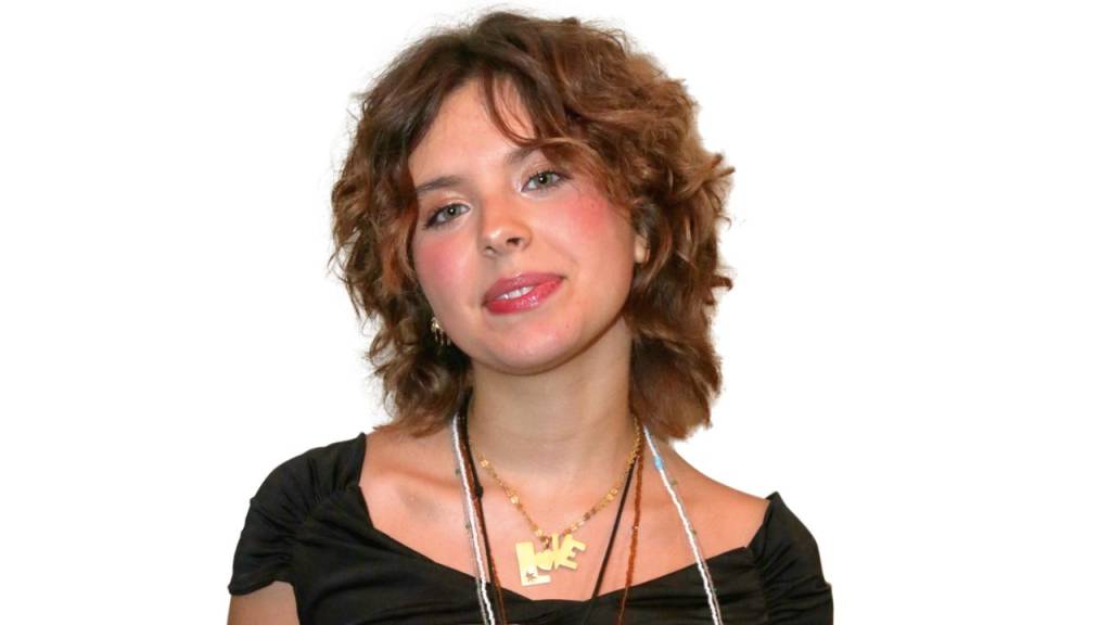 Flor Gil homenageia o avô, Gilberto Gil, no primeiro disco da carreira