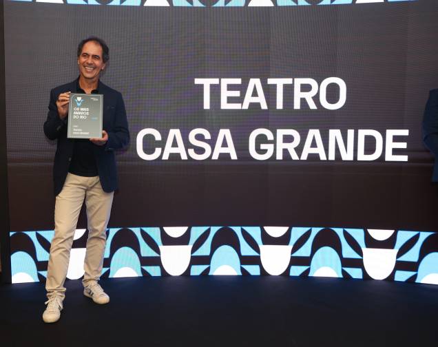 O diretor artístico do Teatro Casa Grande Leonardo Haus celebra a primeira medalha de ouro do icônico palco do Leblon O diretor artístico do Teatro Casa Grande Leonardo Haus celebra a primeira medalha de ouro do icônico palco do Leblon
