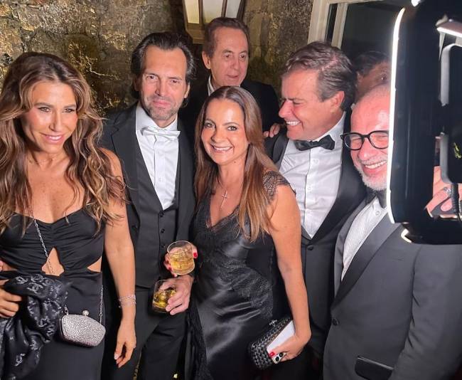 Carla Lima, Cacau Medeiros, Isabela Menezes, Ricardo Rique, Léo Alves e André Sombra.