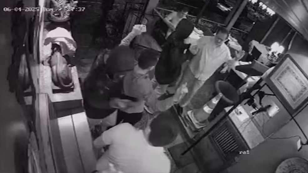 Restaurante que sofreu tentativa de assalto só aceita dinheiro em espécie