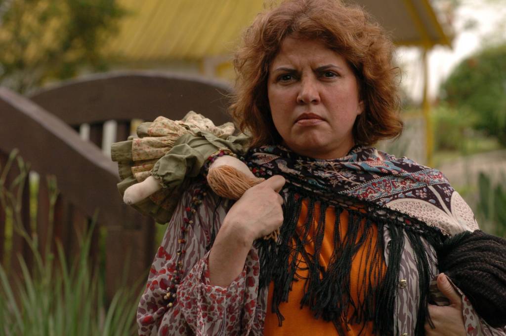 Enfrentando um câncer, atriz Lucia Alves é internada em estado grave