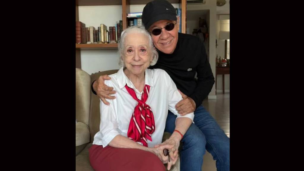 Artista plástico Siron Franco trabalha em retrato de Fernanda Montenegro