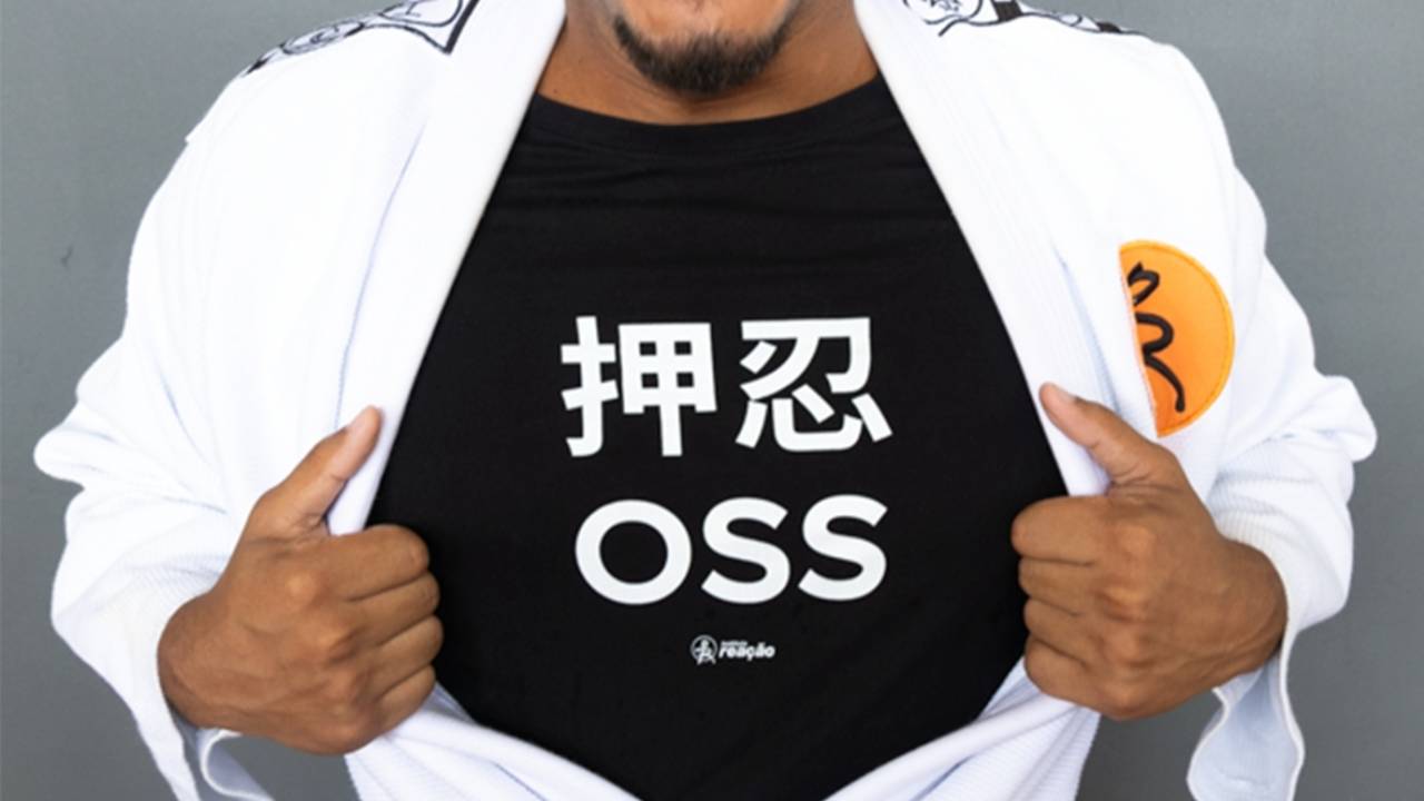 Coleção de camiseta dos Instituto Reação