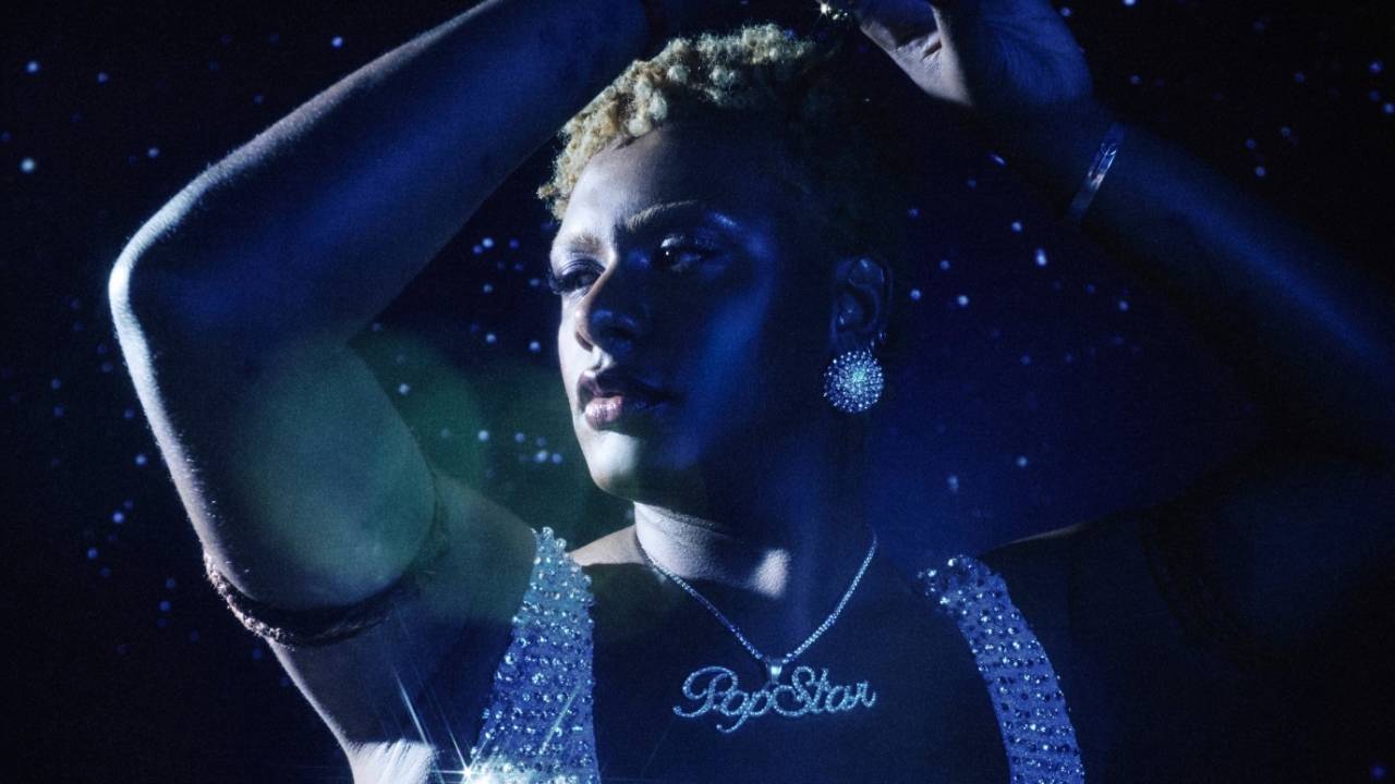 Liniker comemora um ano do álbum Caju com show no Rio