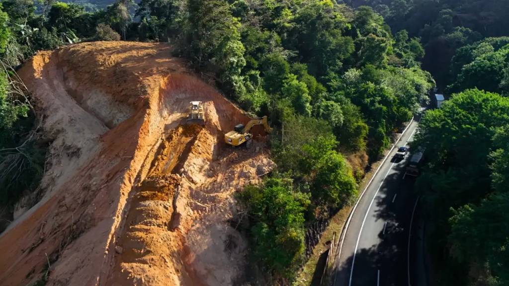 Obras na Serra das Araras avançam e primeiro viaduto fica pronto em maio