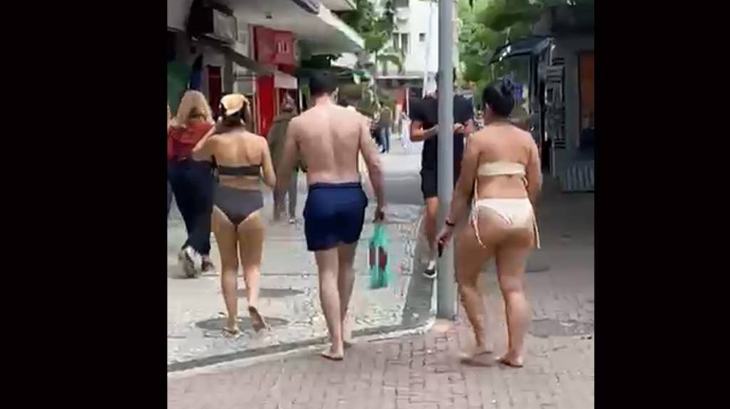 Assim a gente sabe diferenciar os turistas dos cariocas “nativos”