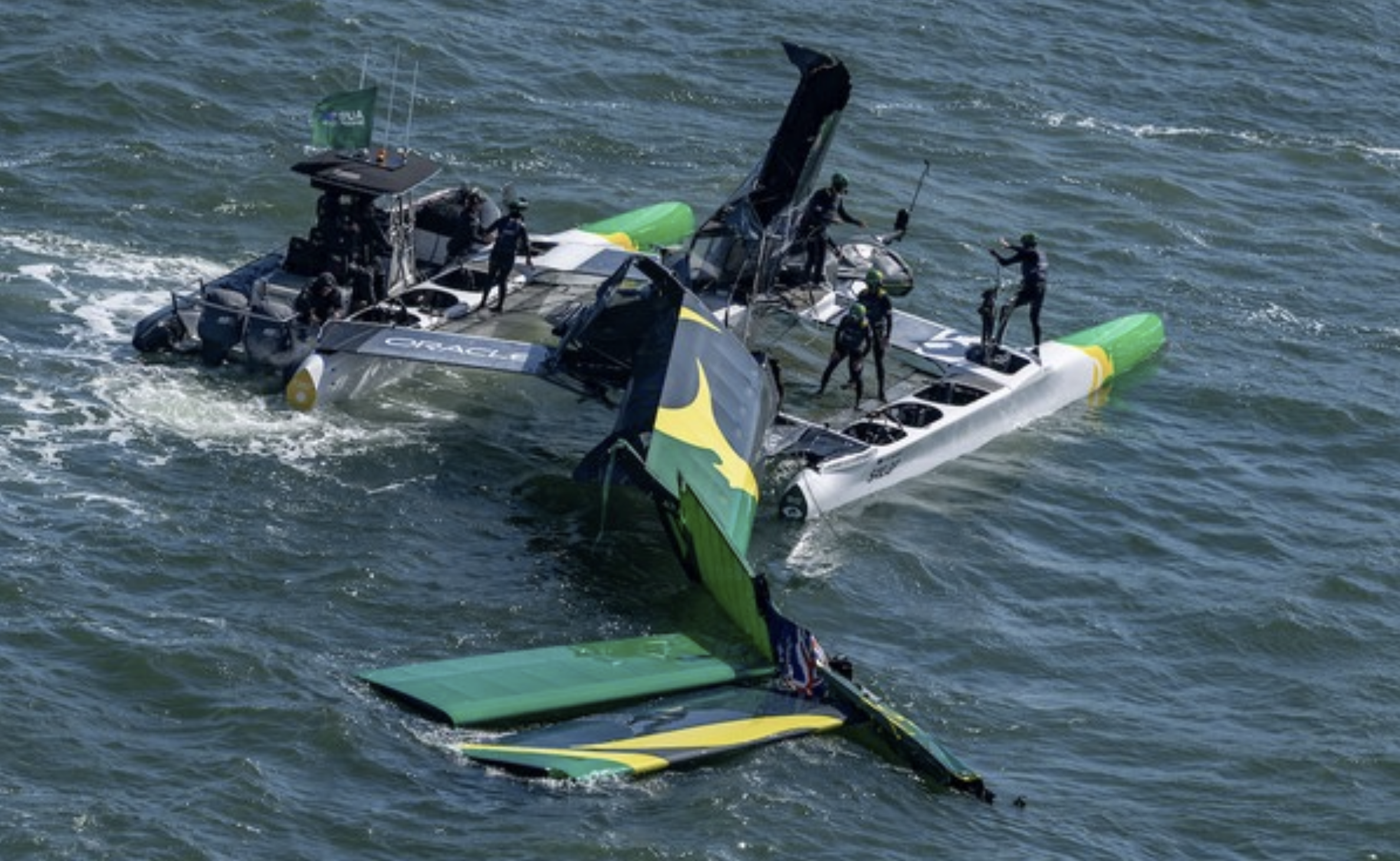 vela-barco-australiano-quebra-sao-francisco-sailgp