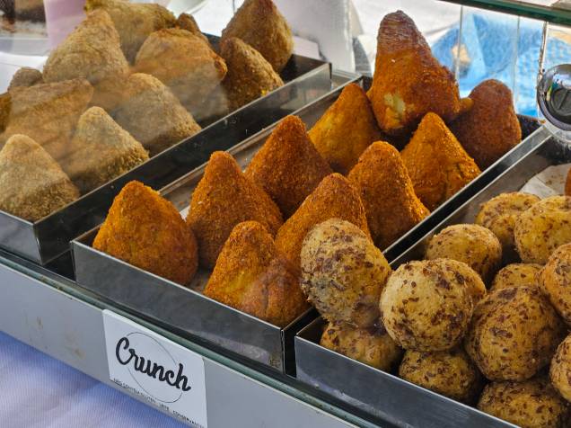Mais salgadinhos: coxinhas e bolinha de queijo com a Cozinha Crunch Mais salgadinhos: coxinhas e bolinha de queijo com a Cozinha Crunch