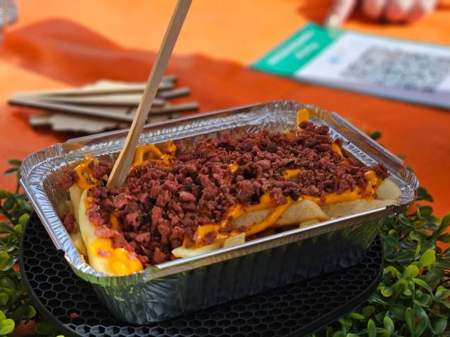 Batata com cheddar e bacon: sim, tudo vegano! Do Pestisco Vegano Batata com cheddar e bacon: sim, tudo vegano! Do Pestisco Vegano