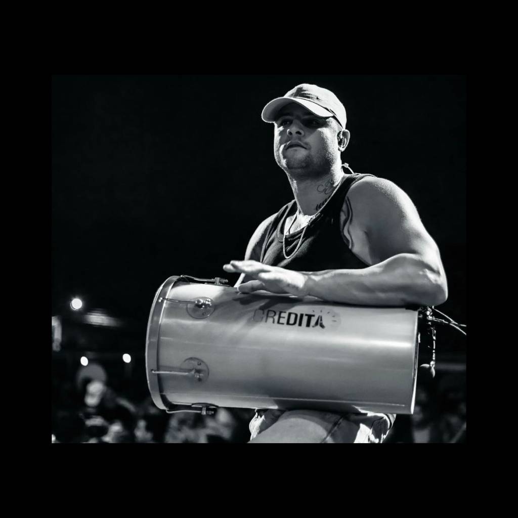 Quem é o músico afastado de roda de samba por denúncias de agressão