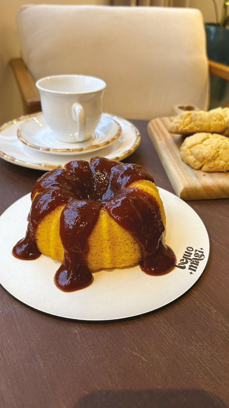 Bolo de fubá com goiabada Bolo de fubá com goiabada