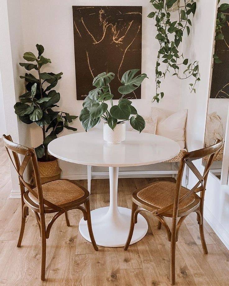 Em casa, por Manu e Marcia Müller: mesa de jantar para espaços compactos