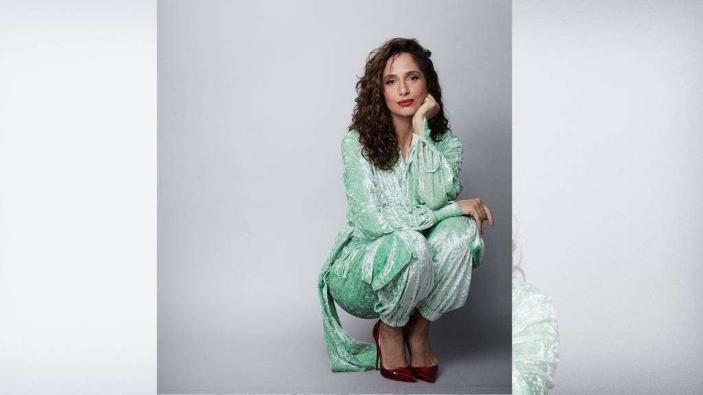 Rumo ao Festival de Cannes, Camila Pitanga celebra tempo de colheita