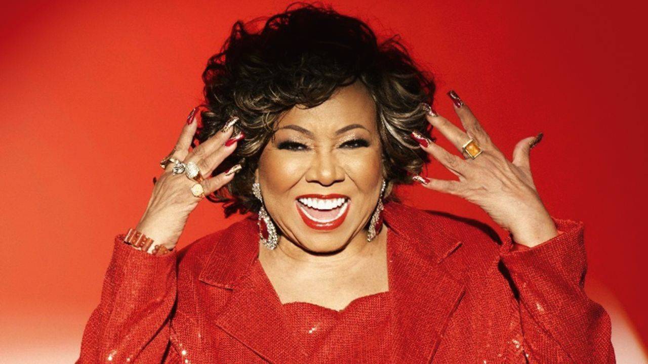 A Loba: Alcione embala público com clássicos e novidades na Barra