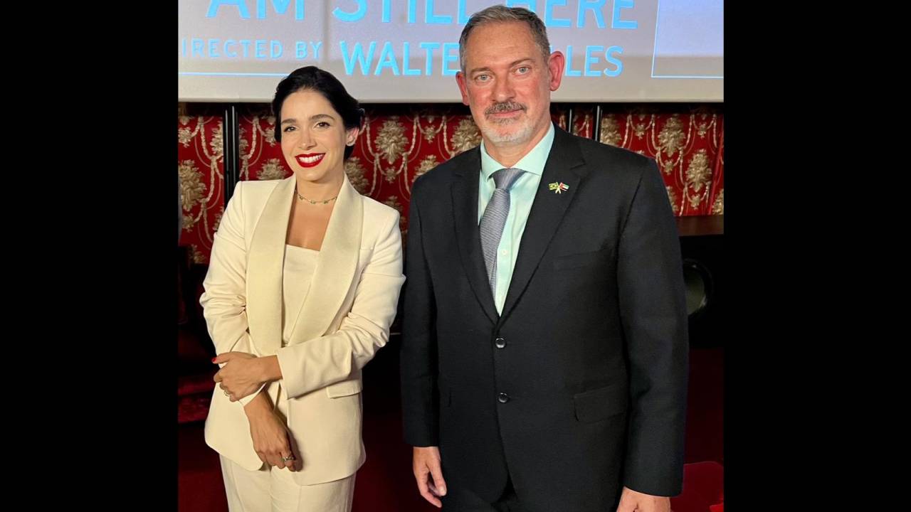A atriz Sabrina Petraglia com o embaixador do Brasil em Abu Dhabi Sidney Romeiro
