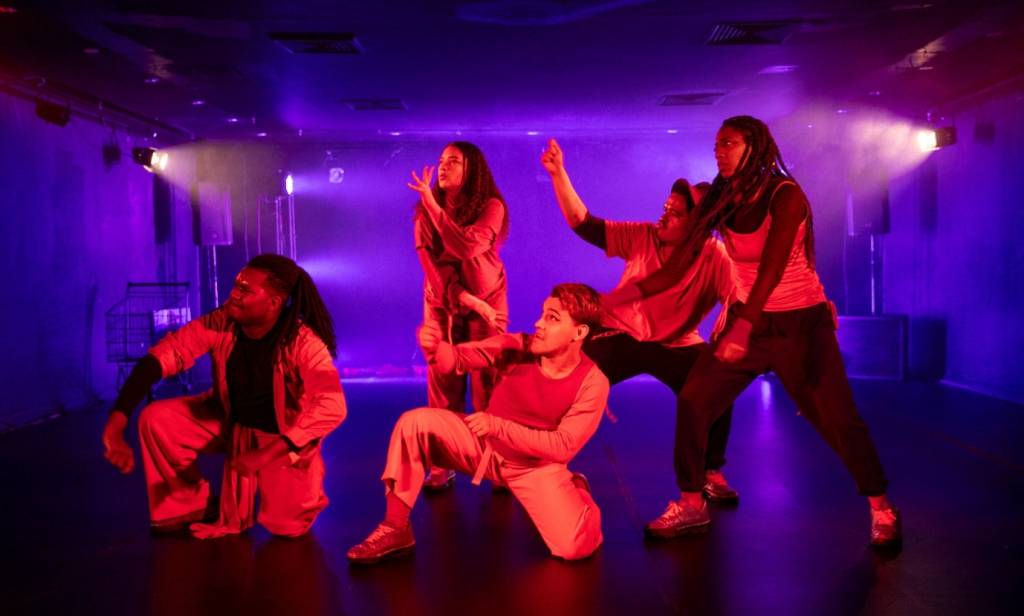 Espetáculo de dança com bailarinos surdos abre Presença Festival