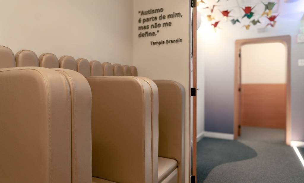 RioGaleão ganha sala sensorial para viajantes com TEA
