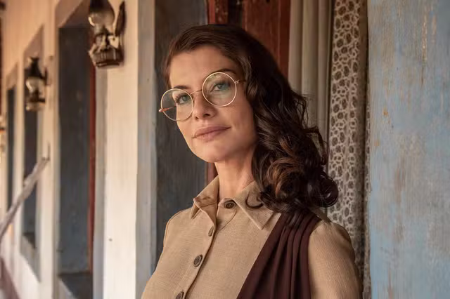 Alinne Moraes volta a viver romance com outra mulher em novela