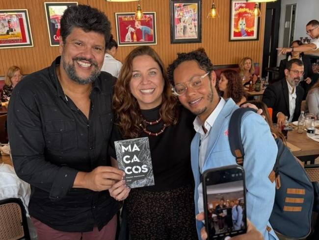 Andre Diniz, Fernanda Sixel Neves, primeira-dama da cidade e coordenadora de Políticas e Direitos das Mulheres; e o ator Clayton Nascimento, criador do premiado monólogo 