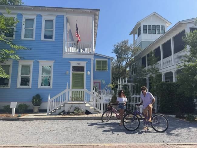 South Walton é tão diferente de tudo que você pode simplesmente abandonar o carro e se locomover de bicicleta