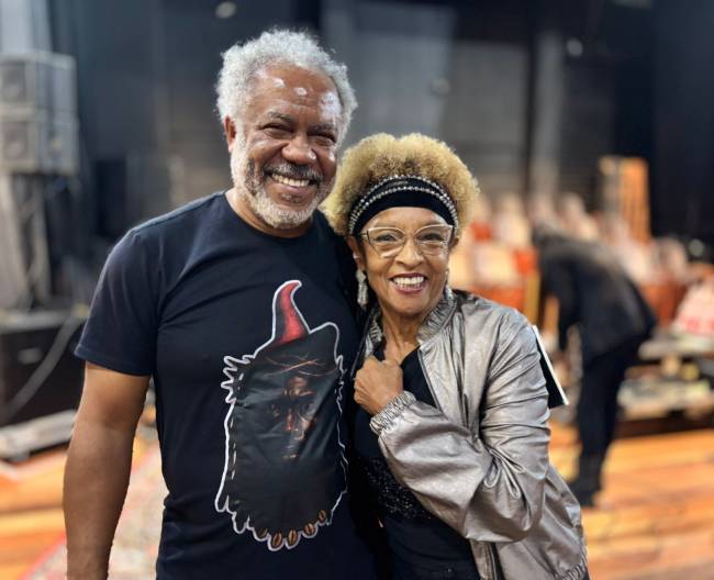 O diretor Luiz Antônio Pilar e Elisa Lucinda