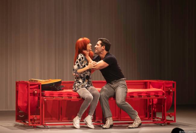 Rita Lee com Roberto de Carvalho em cena: casados e parceiros musicais desde 1975