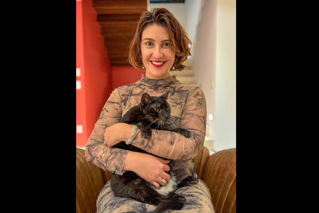 Editora Rafaella Machado e o gato sensitivo