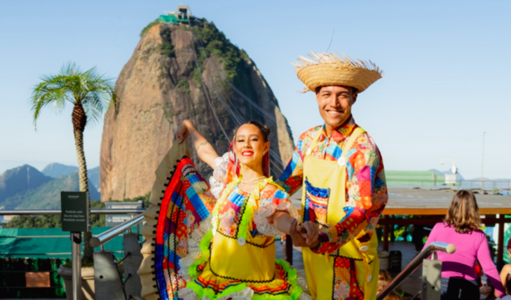 Arraiá do Morro: arrastapé para crianças e adultos no Pão de Açúcar
