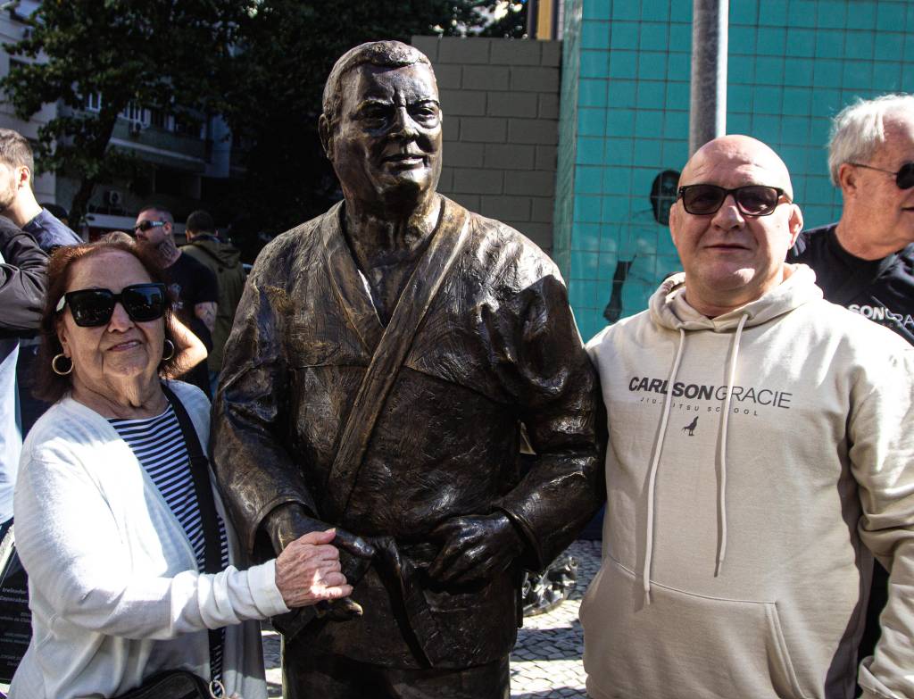 Não cabia nem uma formiga na reinauguração da estátua de Carlson Gracie