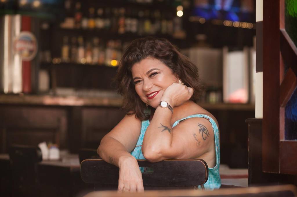 Dorina celebra 30 anos de carreira com lançamento de novo disco, É samba!