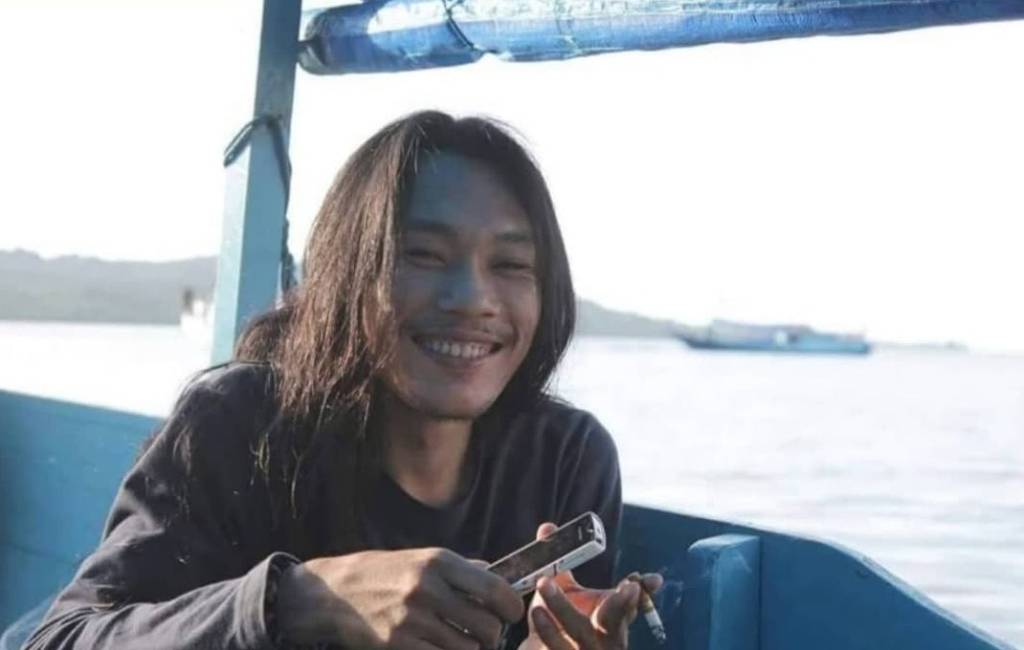 Alpinista indonésio: mais de 1 milhão de seguidores, vaquinha e cigarro