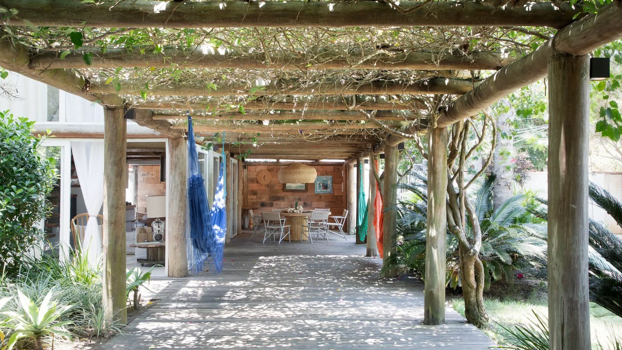 Conheça a casa de praia em Búzios da arquiteta Mônica Gervásio