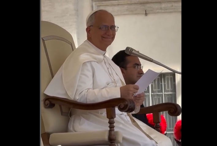 Momento quando o papa Leão XIV fala do Rio e ouve o coro carioca