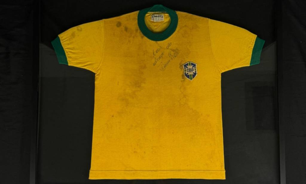 Qual valor da camisa da seleção autografa por Pelé que será leiloada