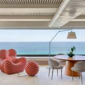 Com vista 180º do mar, apartamento de 550 m² ganha projeto jovem e solar