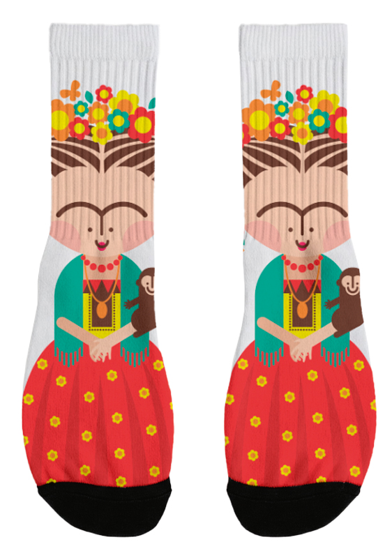 Novela mexicana: par de meias com ilustração de Frida Khalo, por Mari Vilas, na Cola55. R$ 35,91.