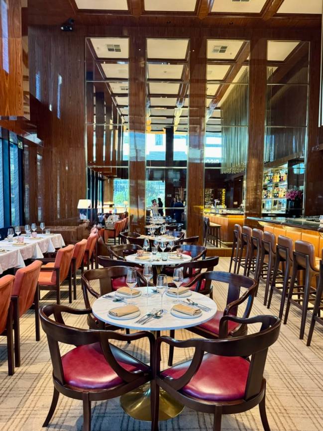 Ambiente sofisticado na Osteria Benjamin, em Porto Alegre