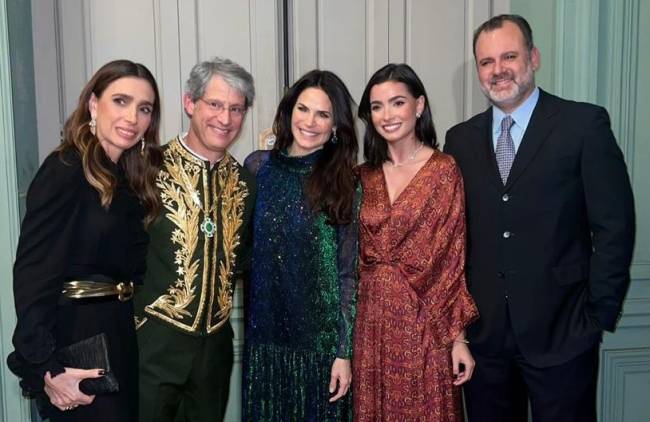 O casal Bel e José Roberto Castro Neves com Anne, Lu e Erick Figueira de Mello