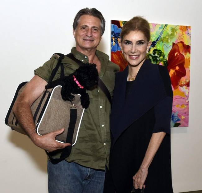 _DSC0078 Michael Naify com Tutu na bolsa e Simone Cosac Naify - GALERIA ANITA SCHWARTZ - JULHO 2025 - CG